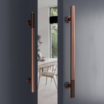 Chọn tay nắm cửa chính inox: phân biệt thật giả, cách chọn